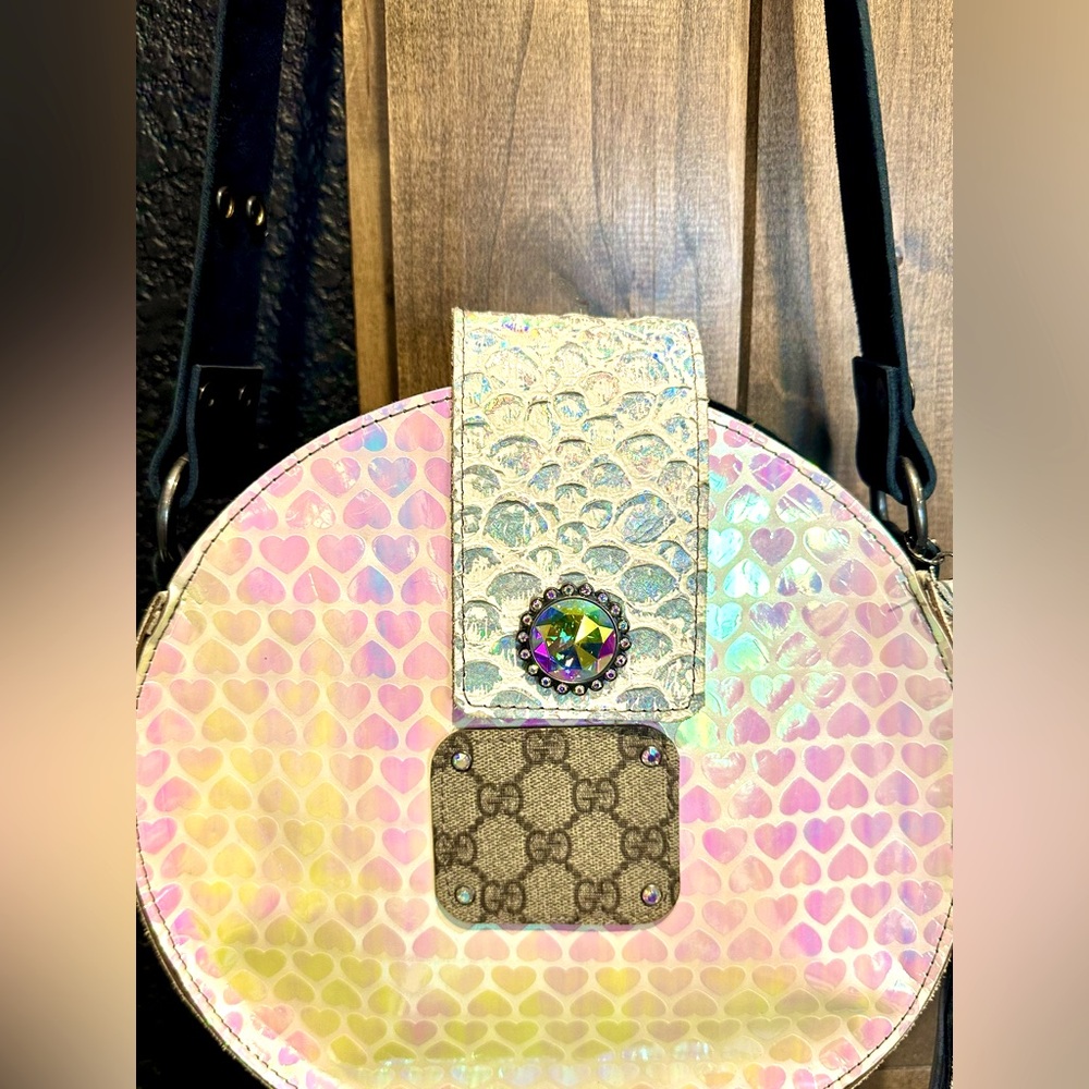 EUC Keep It Gypsy Round Hologram Hearts White Bag - Picture 9 of 14